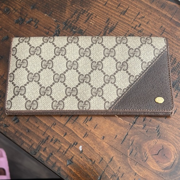 Gucci Bundle - Live Listing - Picture 2 of 3